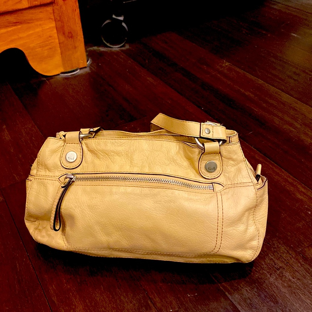 Tan Fossil purse. Leather.